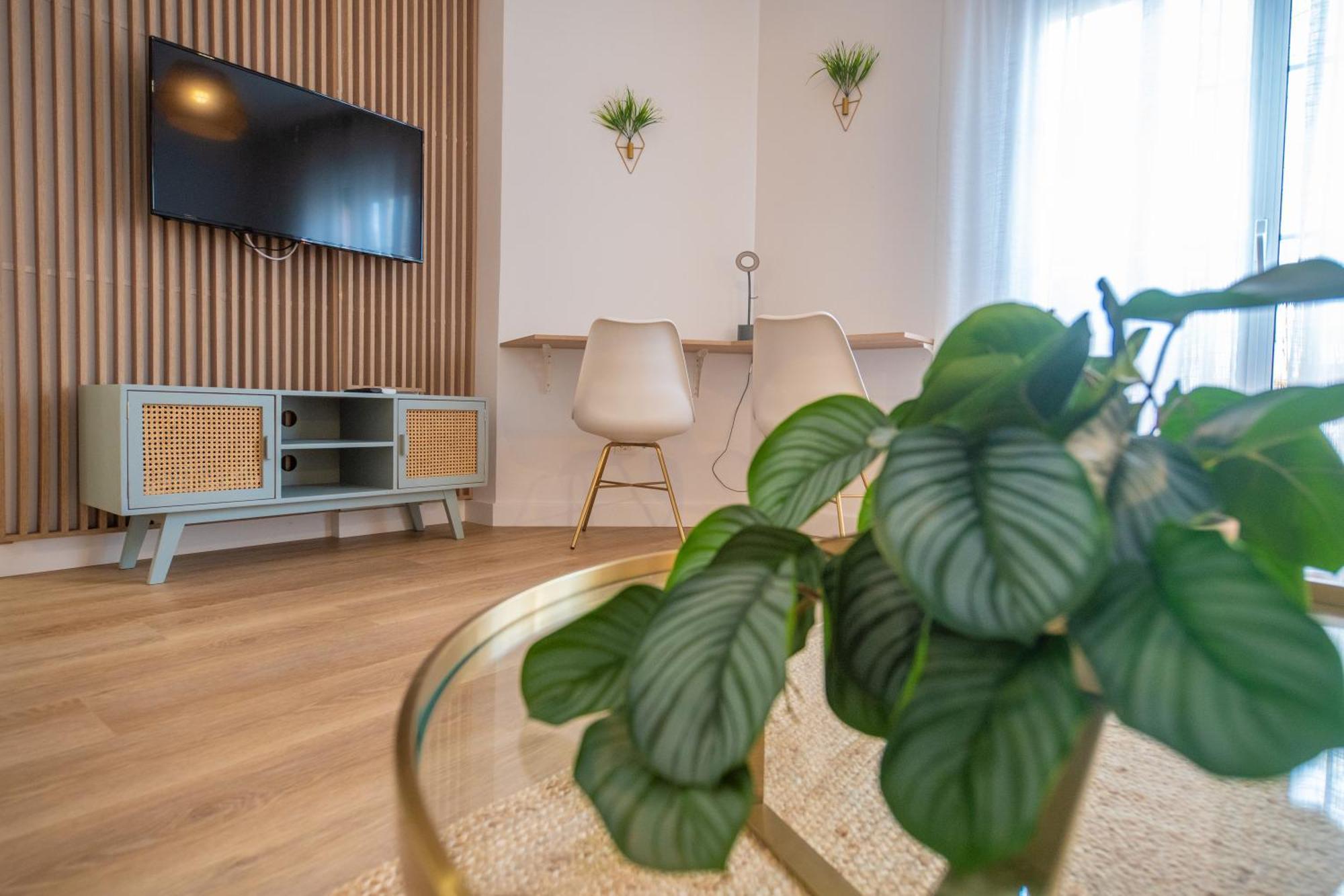 Prensa & Nice Courtyard By Ele Apartments Malaga Exterior photo